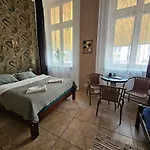 Hostel Deja Vu *