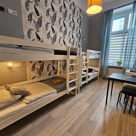 Deja Vu Hostel *