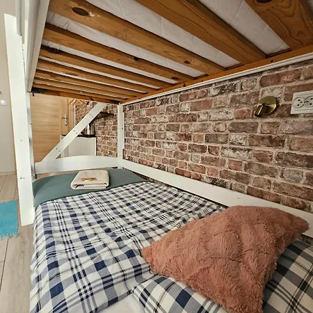 Deja Vu Hostel *