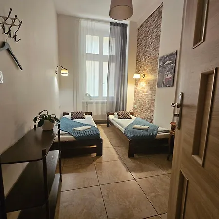 Deja Vu Hostel *