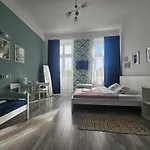 Hostel Deja Vu *